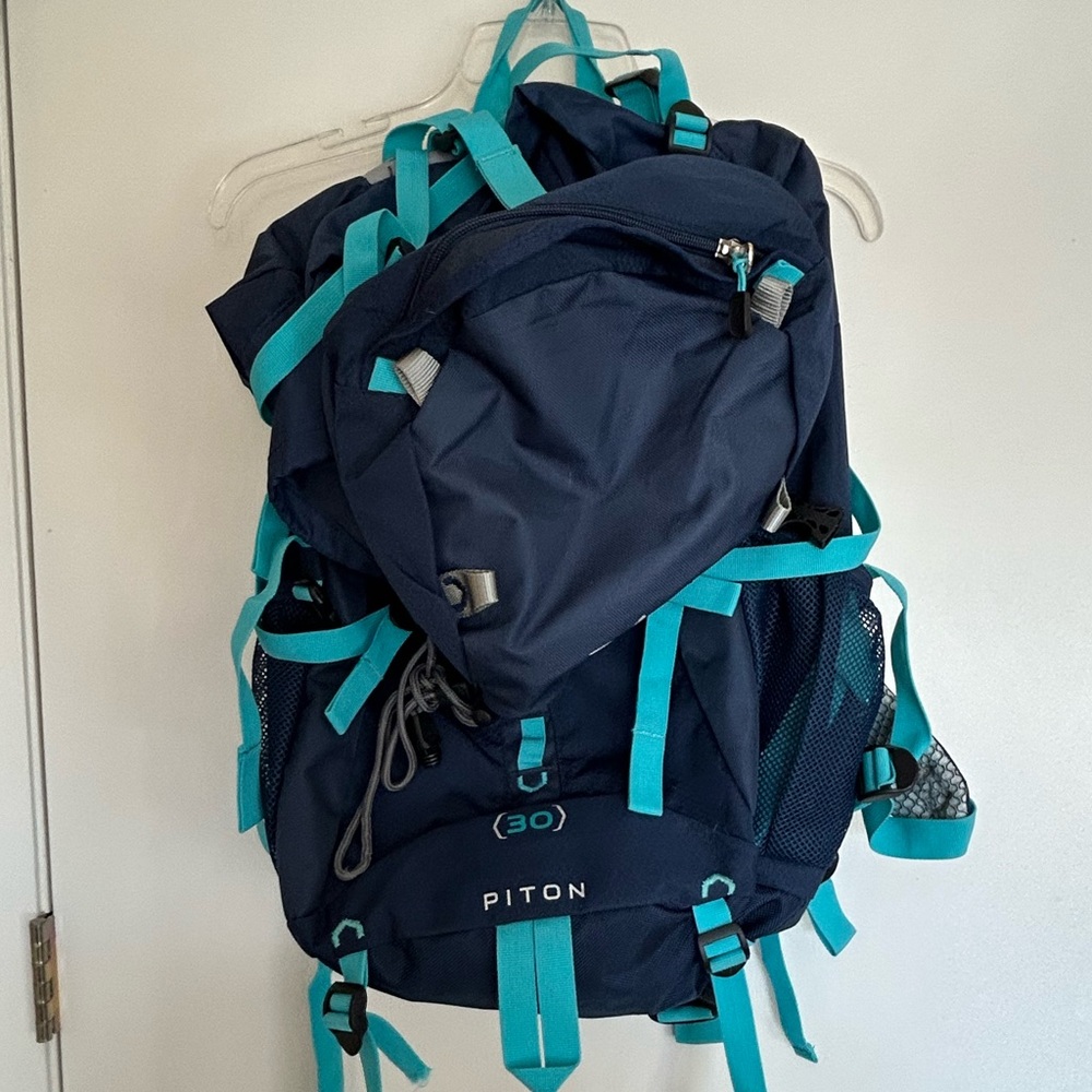 High Sierra Classic 2 Series Piton 30W Frame Backpack for Ladies